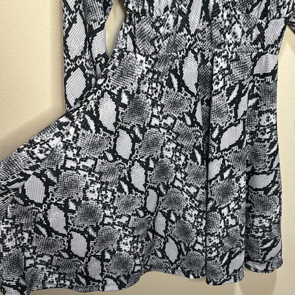 Rebdolls Snake Print Babydoll Long Sleeve Dress Size L - Picture 5 of 8